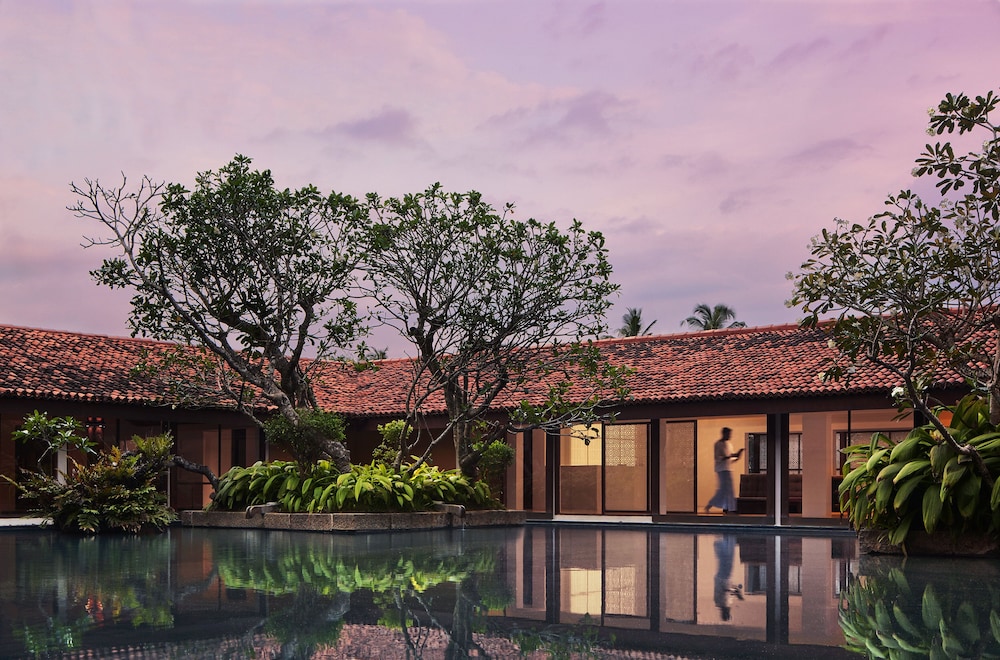 Cinnamon Bentota Beach - Signature Selection — Hotel building in Bentota