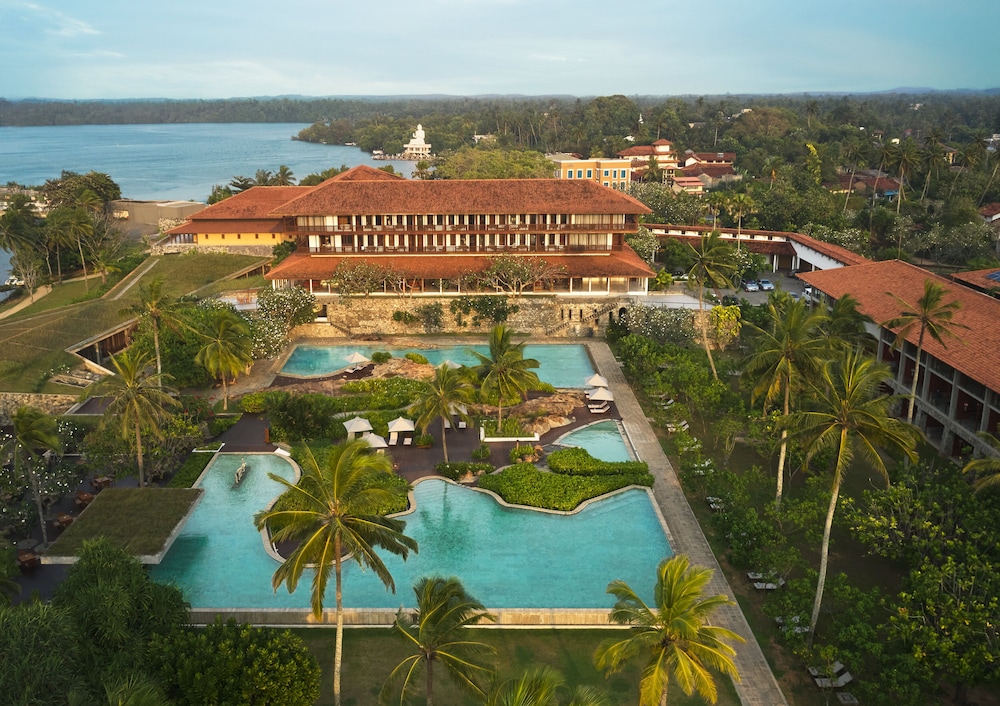 Cinnamon Bentota Beach - Signature Selection — Swimming pool in Bentota