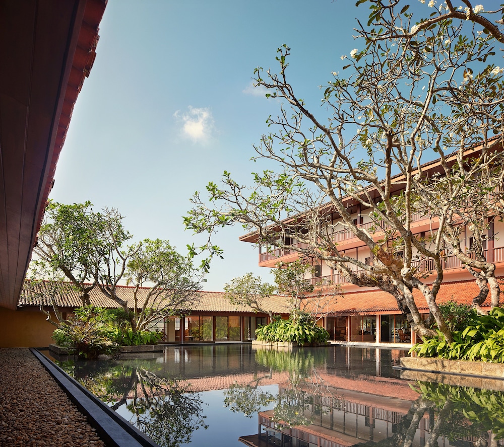 Cinnamon Bentota Beach - Signature Selection — Hotel building in Bentota