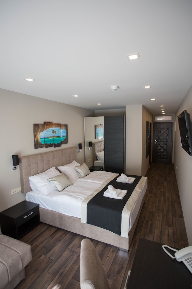 Hotel Central Beach 9 — Hotel rooms in Makarska, Split-Dalmatia