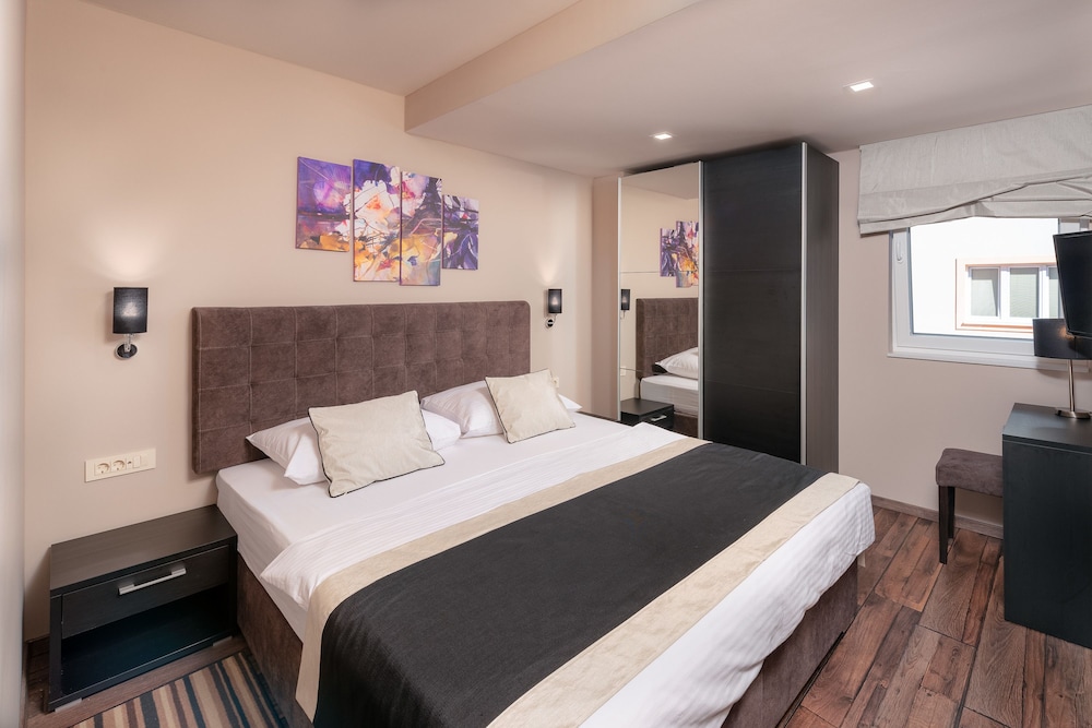 Hotel Central Beach 9 — Hotel rooms in Makarska, Split-Dalmatia