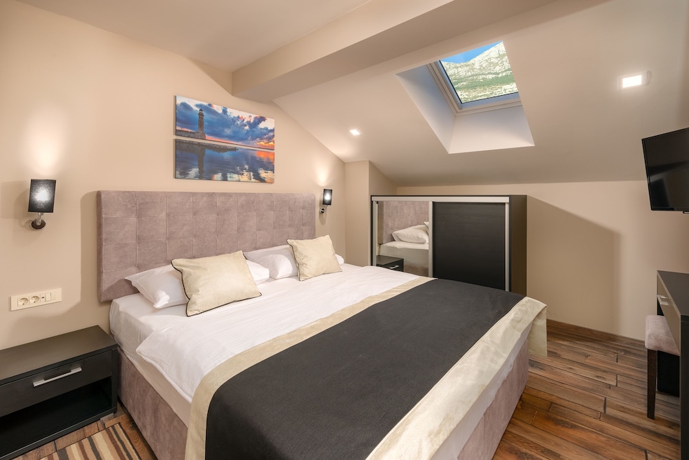Hotel Central Beach 9 — Hotel rooms in Makarska, Split-Dalmatia
