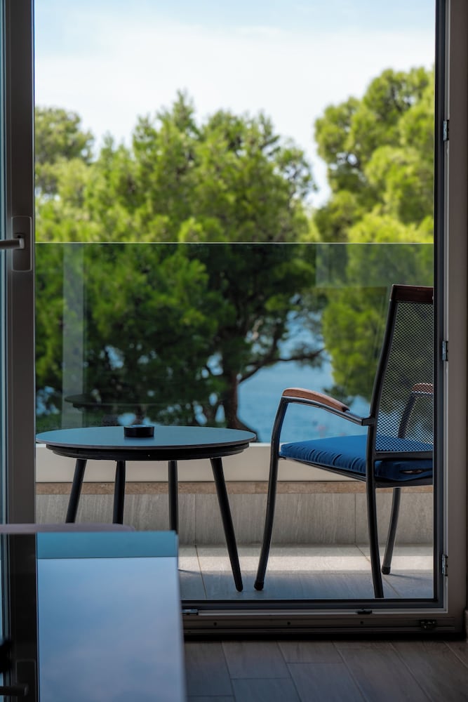 Hotel Central Beach 9 — Hotel rooms in Makarska, Split-Dalmatia
