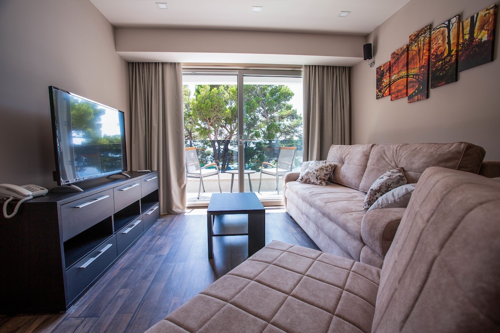 Hotel Central Beach 9 — Hotel rooms in Makarska, Split-Dalmatia