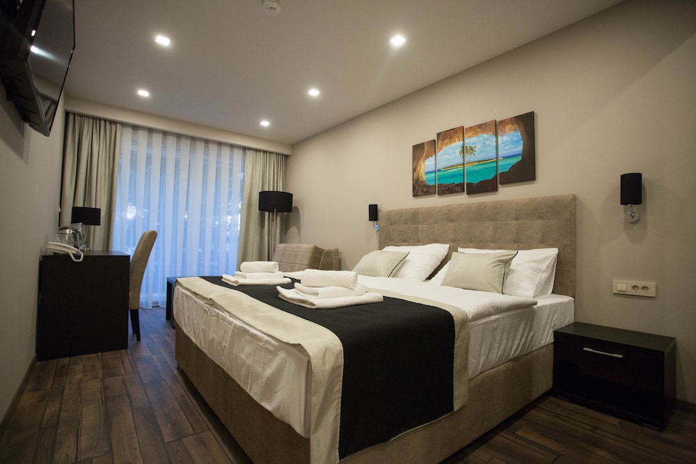 Hotel Central Beach 9 — Hotel rooms in Makarska, Split-Dalmatia