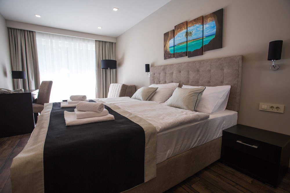 Hotel Central Beach 9 — Hotel rooms in Makarska, Split-Dalmatia