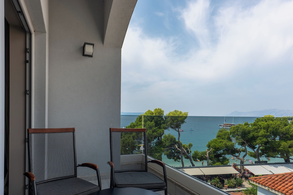 Hotel Central Beach 9 — Hotel rooms in Makarska, Split-Dalmatia