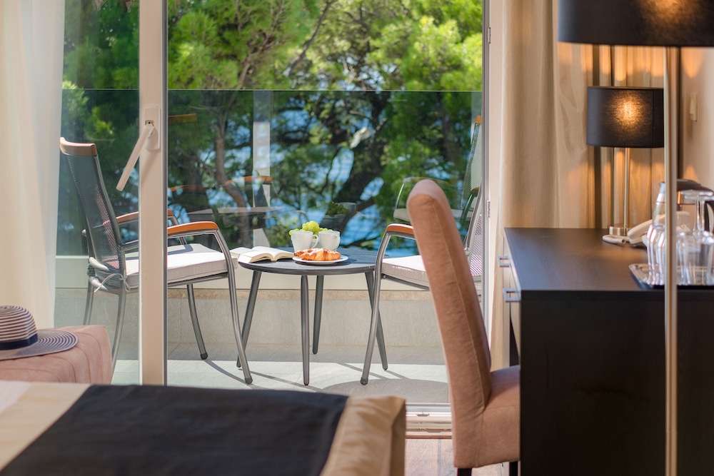 Hotel Central Beach 9 — Hotel rooms in Makarska, Split-Dalmatia
