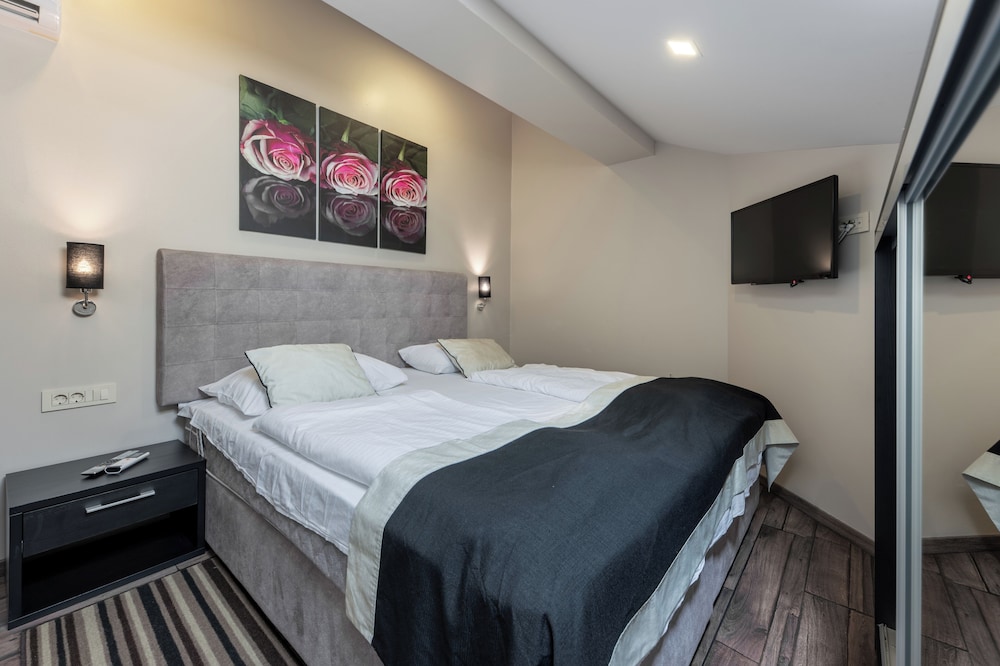 Hotel Central Beach 9 — Hotel rooms in Makarska, Split-Dalmatia