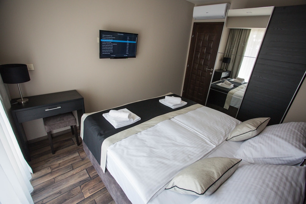 Hotel Central Beach 9 — Hotel rooms in Makarska, Split-Dalmatia