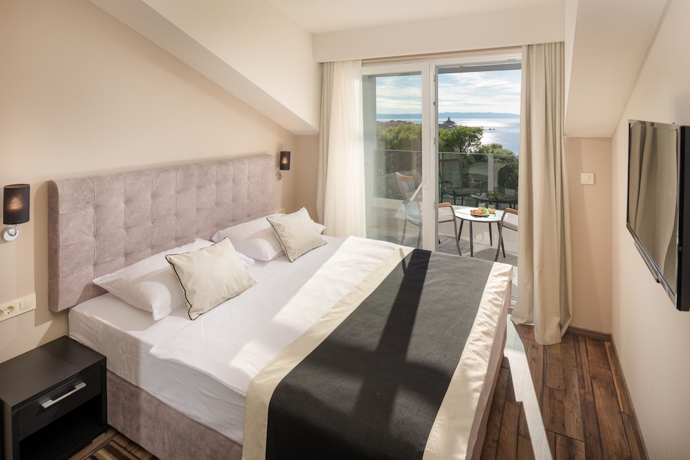 Hotel Central Beach 9 — Hotel rooms in Makarska, Split-Dalmatia