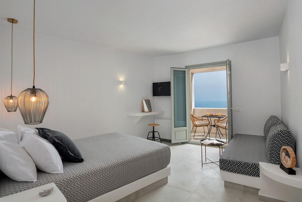 Seven Suites — Hotel rooms in Imerovigli, South Aegean