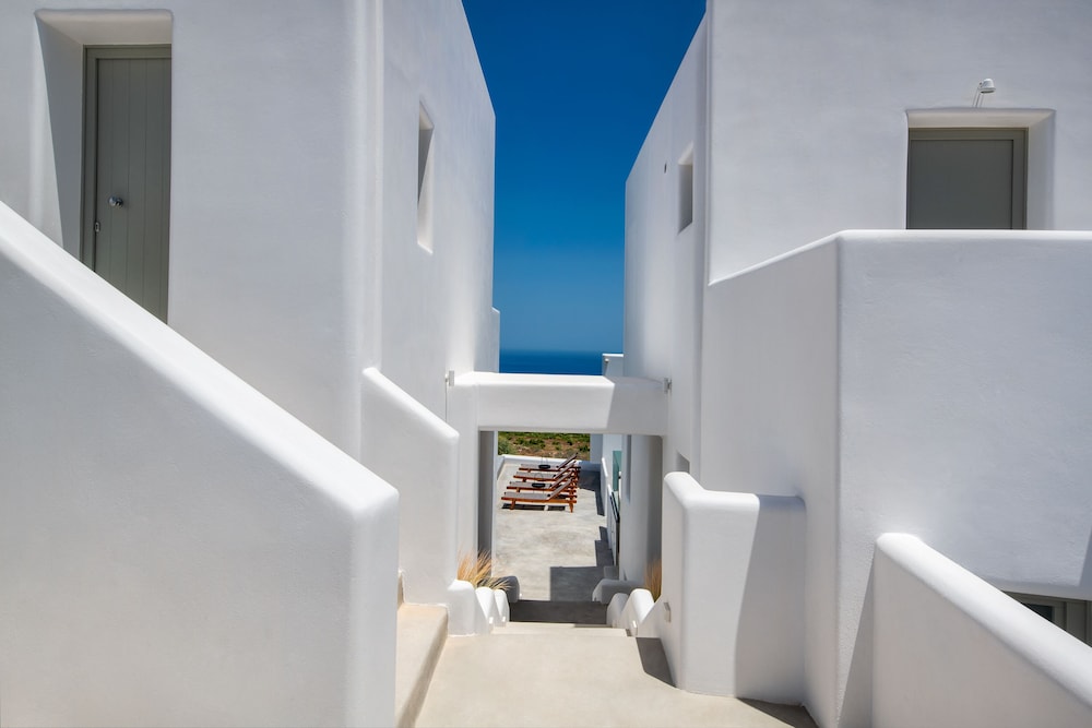 Seven Suites — Hotel building in Imerovigli, South Aegean