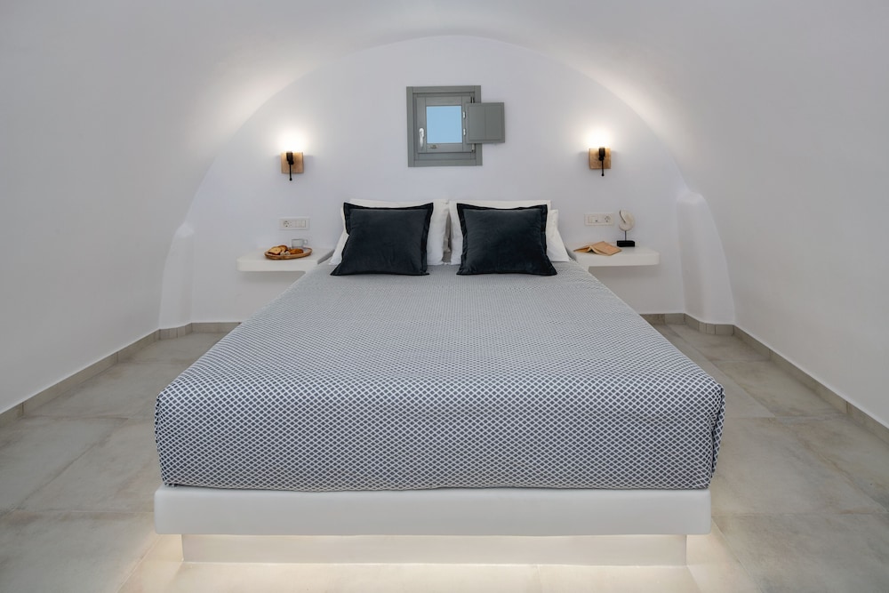 Seven Suites — Hotel rooms in Imerovigli, South Aegean