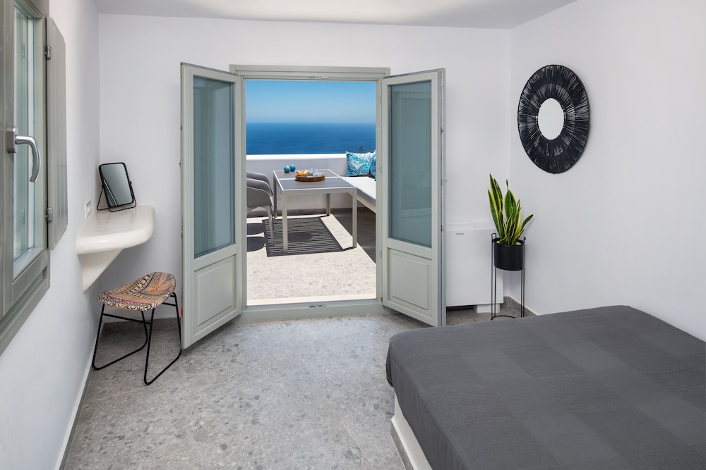 Seven Suites — Hotel rooms in Imerovigli, South Aegean