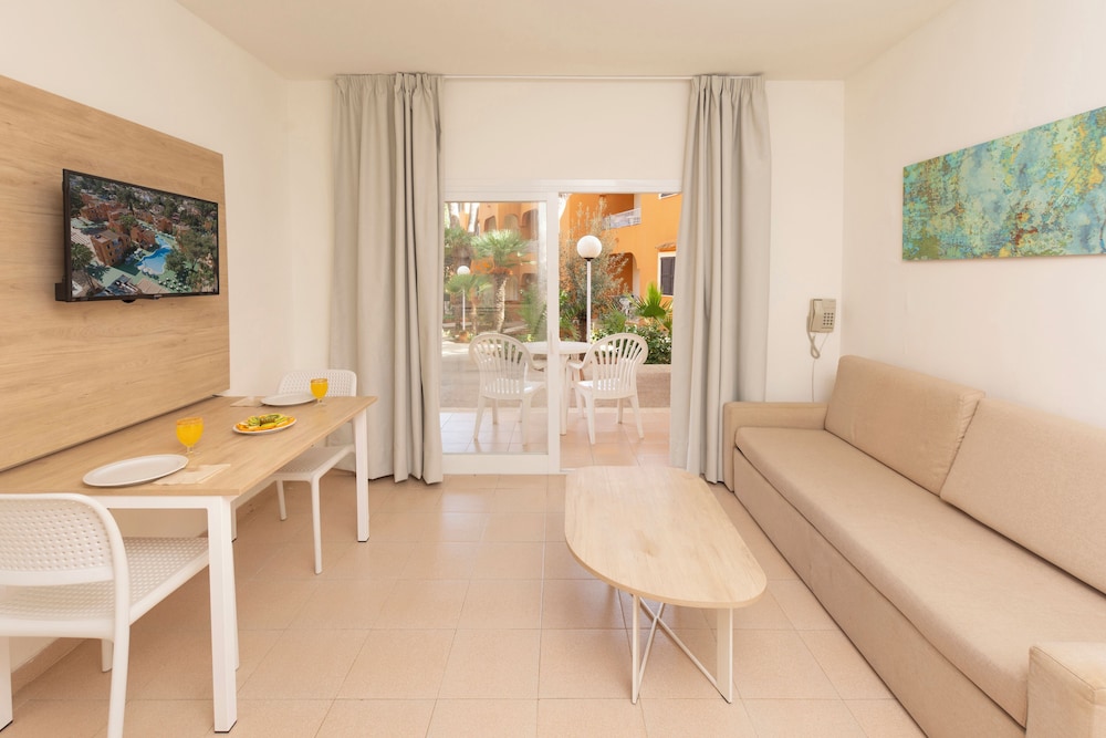 Cabot Club Torre Blanca — Hotel rooms in Sa Coma, Balearic Islands