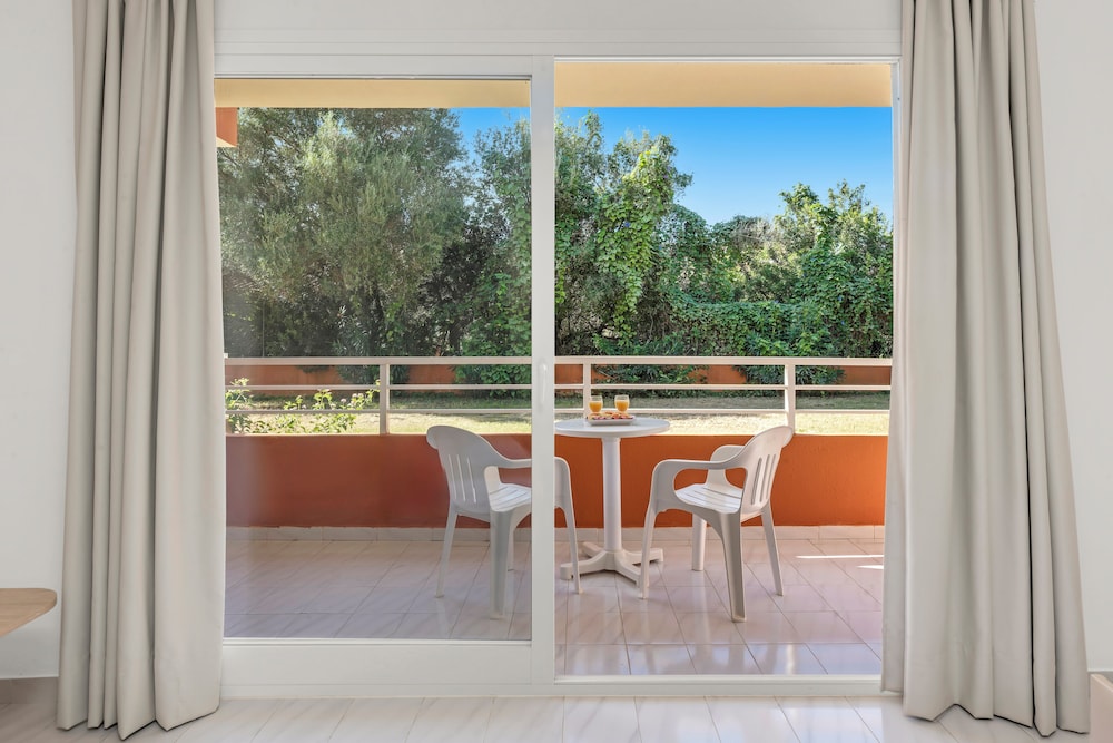 Cabot Club Torre Blanca — Hotel rooms in Sa Coma, Balearic Islands