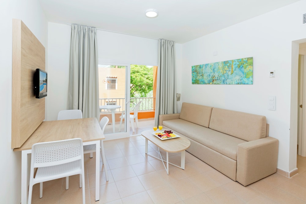 Cabot Club Torre Blanca — Hotel rooms in Sa Coma, Balearic Islands