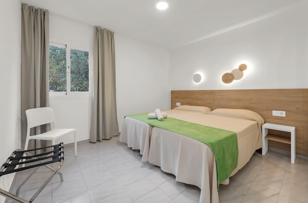 Cabot Club Torre Blanca — Hotel rooms in Sa Coma, Balearic Islands