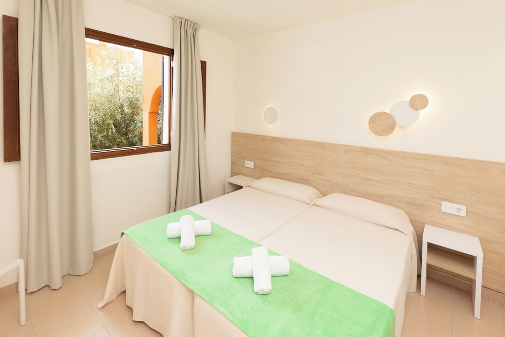 Cabot Club Torre Blanca — Hotel rooms in Sa Coma, Balearic Islands