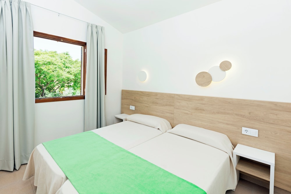 Cabot Club Torre Blanca — Hotel rooms in Sa Coma, Balearic Islands