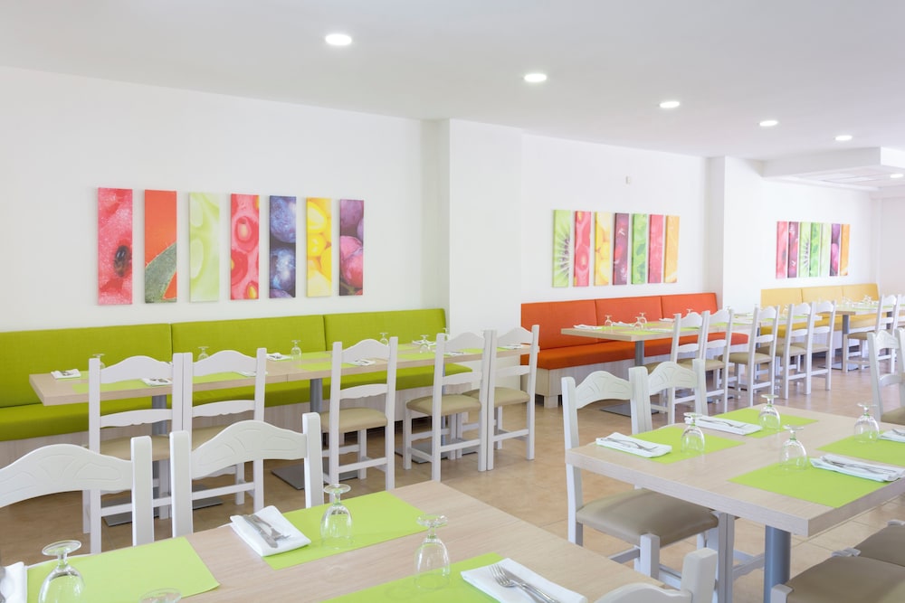 Cabot Club Torre Blanca — Restaurant & bars in Sa Coma, Balearic Islands