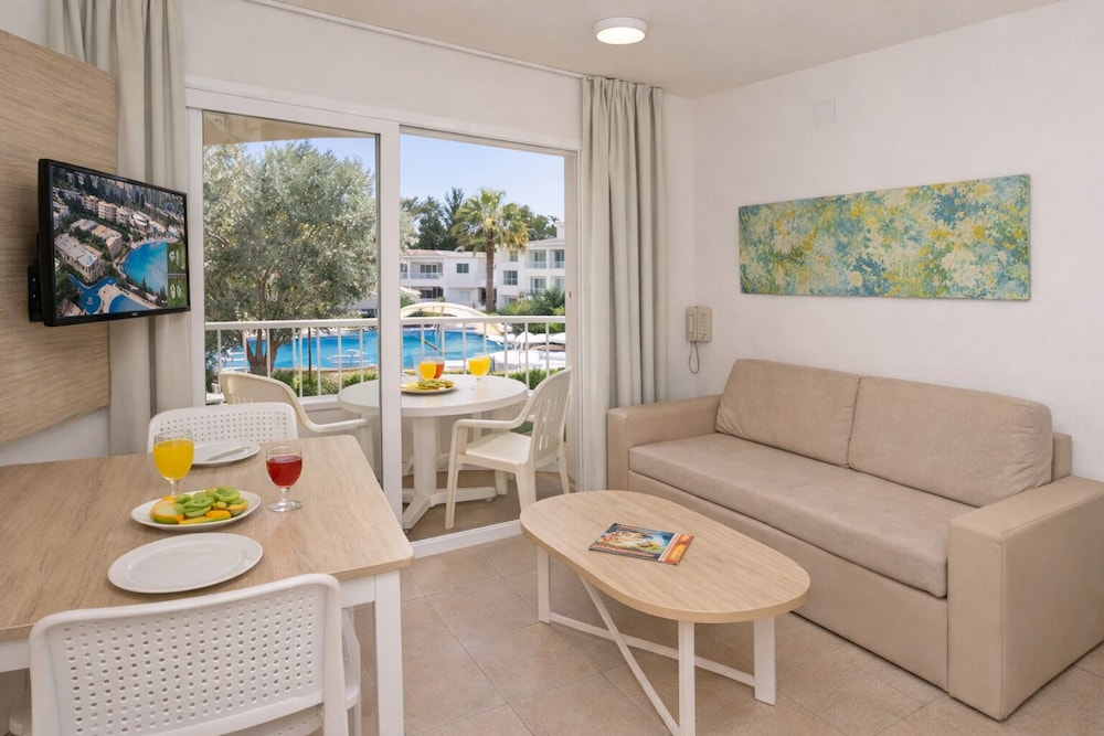 Cabot Club Torre Blanca — Hotel rooms in Sa Coma, Balearic Islands