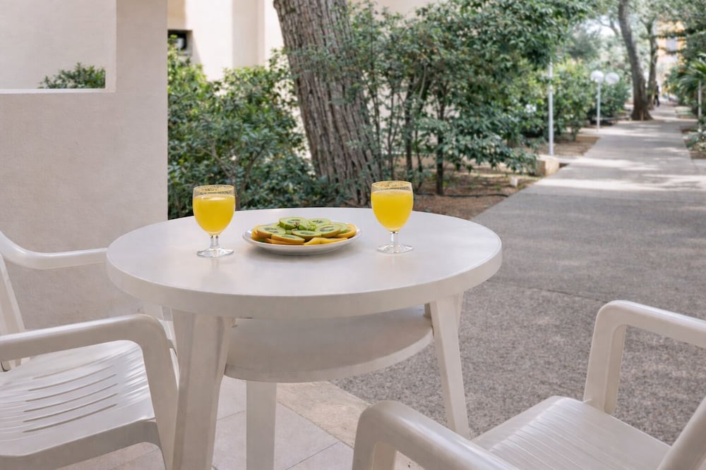 Cabot Club Torre Blanca — Restaurant & bars in Sa Coma, Balearic Islands