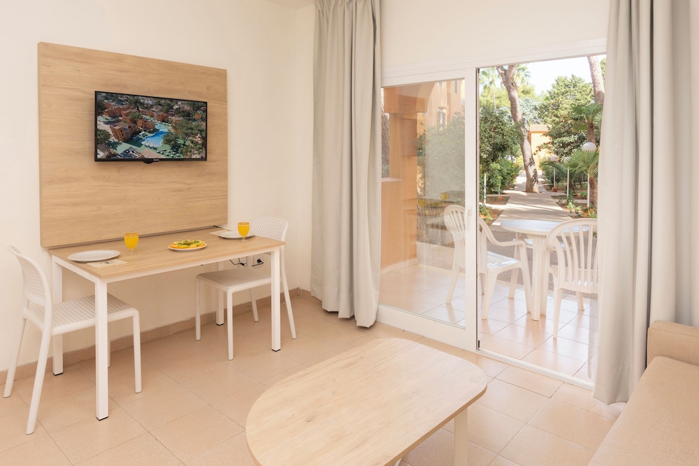 Cabot Club Torre Blanca — Hotel rooms in Sa Coma, Balearic Islands