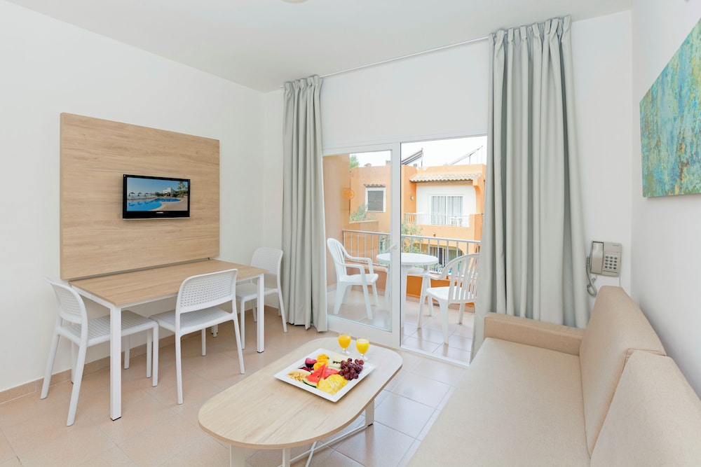 Cabot Club Torre Blanca — Hotel rooms in Sa Coma, Balearic Islands