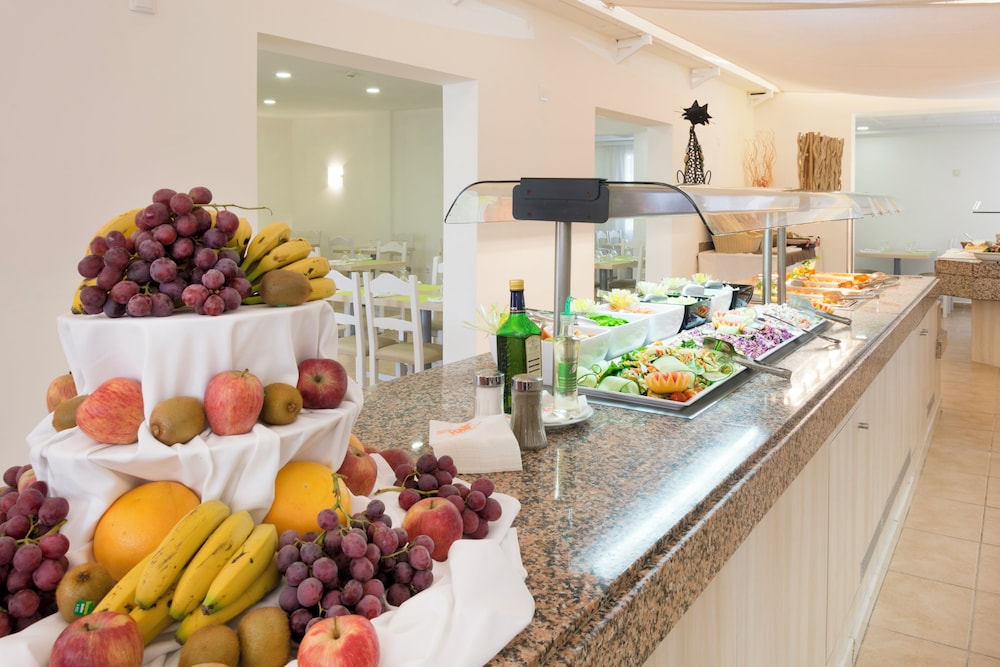 Cabot Club Torre Blanca — Restaurant & bars in Sa Coma, Balearic Islands