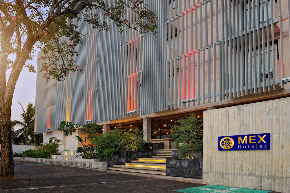 Mex Hoteles — Hotel building in Cancun, Quintana Roo