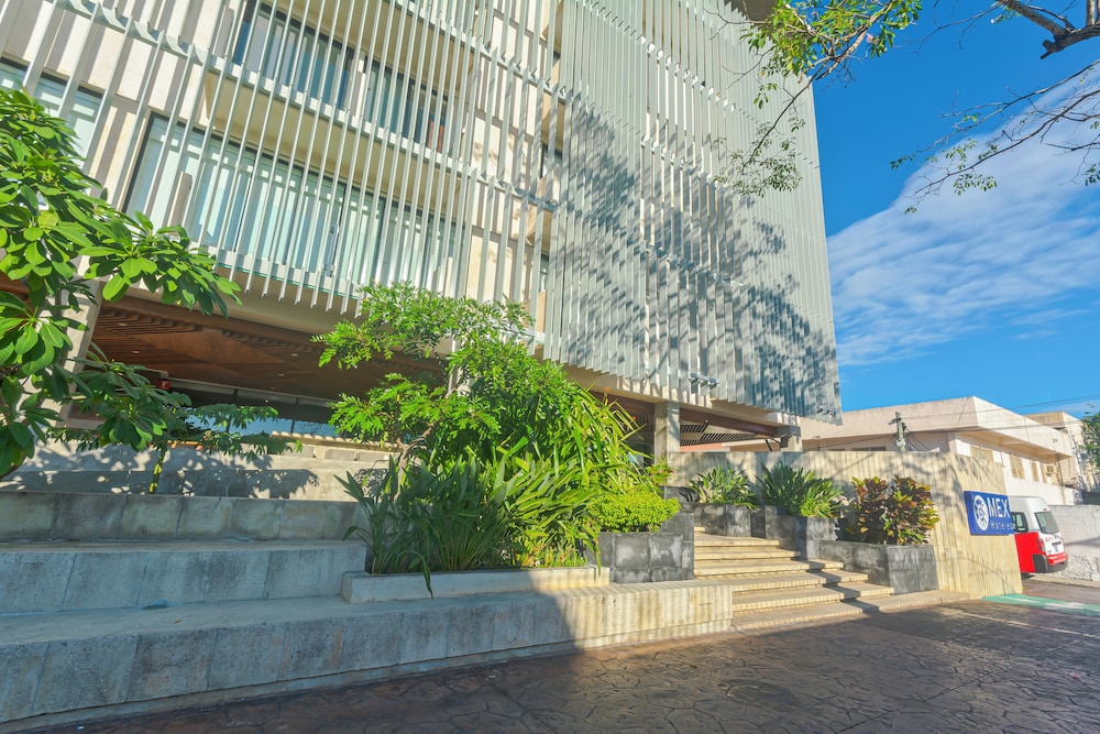 Mex Hoteles — Hotel building in Cancun, Quintana Roo
