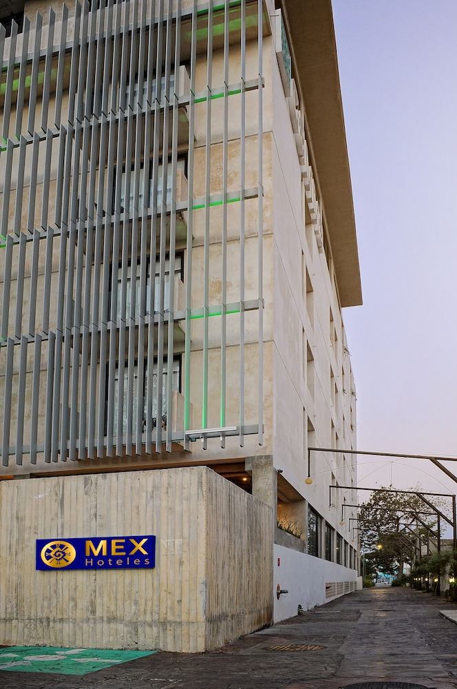 Mex Hoteles — Hotel building in Cancun, Quintana Roo