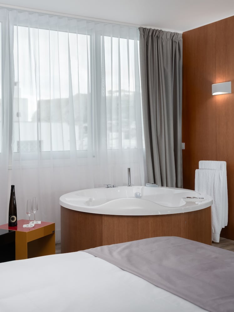 Elia Ermou Athens Hotel — Hotel rooms in Athens, Attica