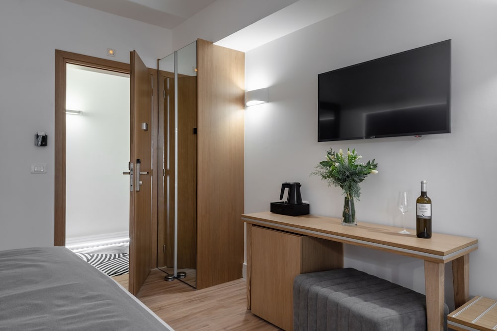 Elia Ermou Athens Hotel — Hotel rooms in Athens, Attica