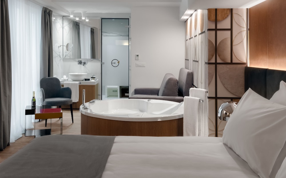 Elia Ermou Athens Hotel — Hotel rooms in Athens, Attica