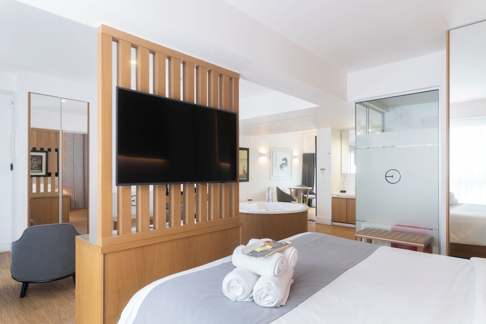 Elia Ermou Athens Hotel — Hotel rooms in Athens, Attica