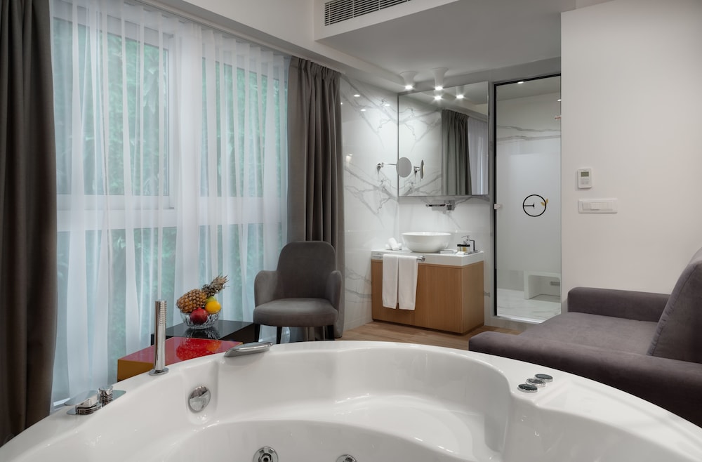 Elia Ermou Athens Hotel — Hotel rooms in Athens, Attica