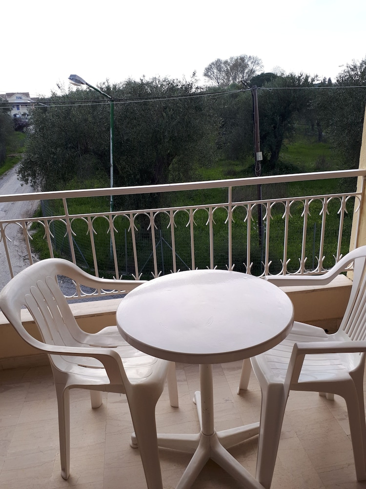 Sophie Studios — Hotel rooms in Roda, Ionian Islands