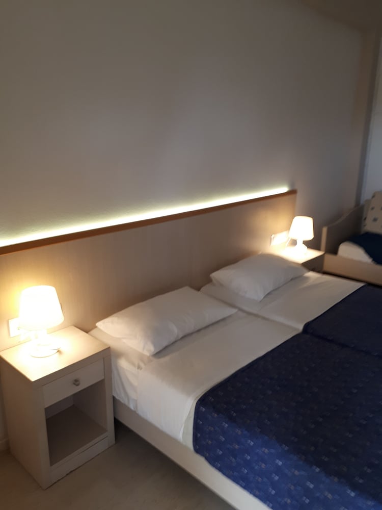 Sophie Studios — Hotel rooms in Roda, Ionian Islands