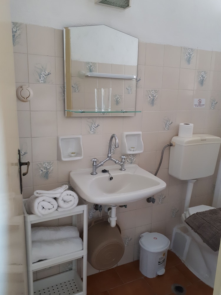 Sophie Studios — Hotel rooms in Roda, Ionian Islands