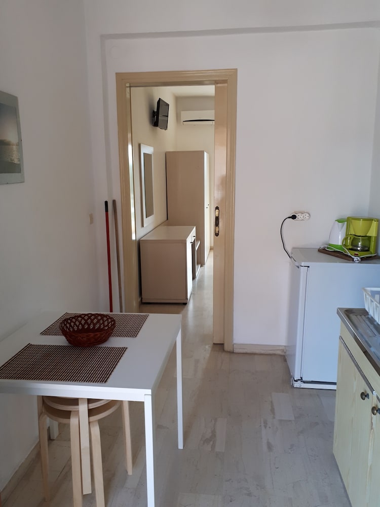 Sophie Studios — Hotel rooms in Roda, Ionian Islands