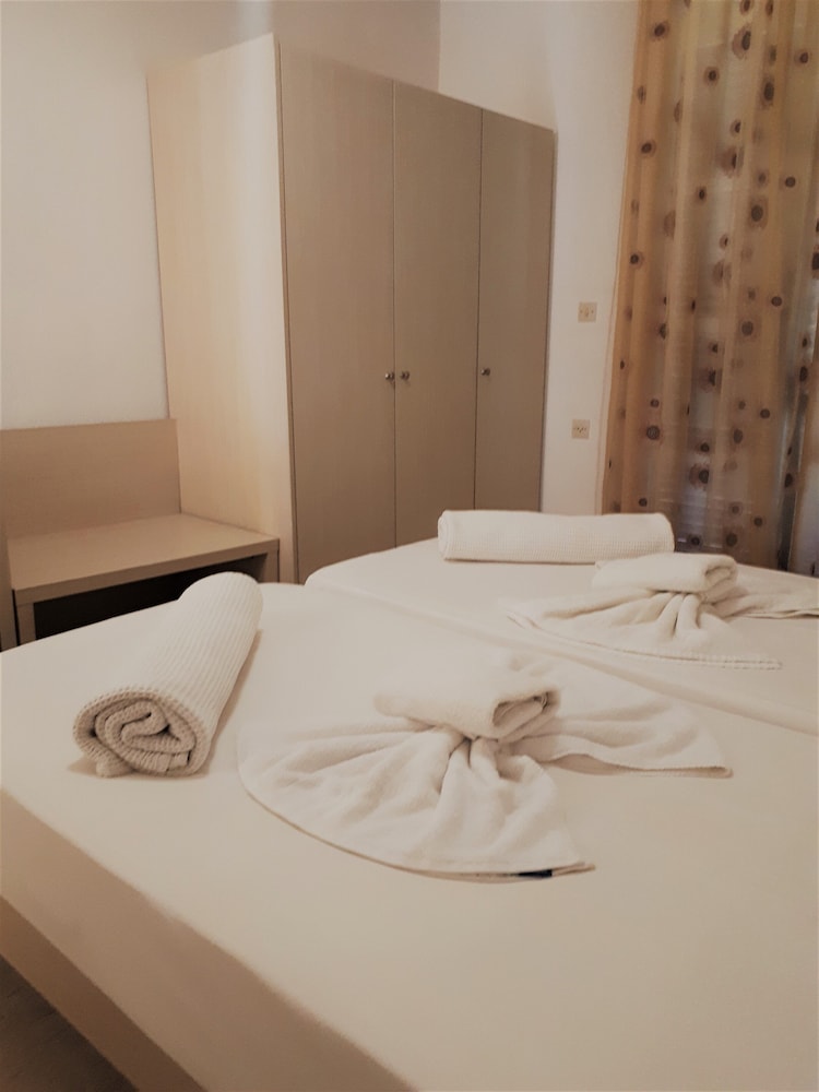 Sophie Studios — Hotel rooms in Roda, Ionian Islands