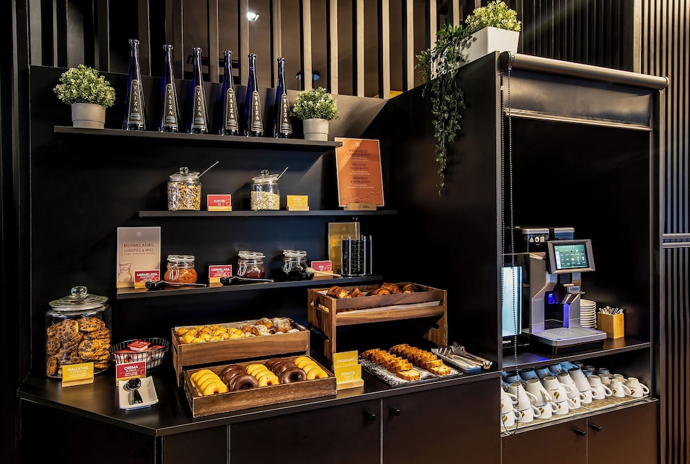 Hotel Puerto de La Luz by Pierre and Vacances — Restaurant & bars in Las Palmas, Canary Islands
