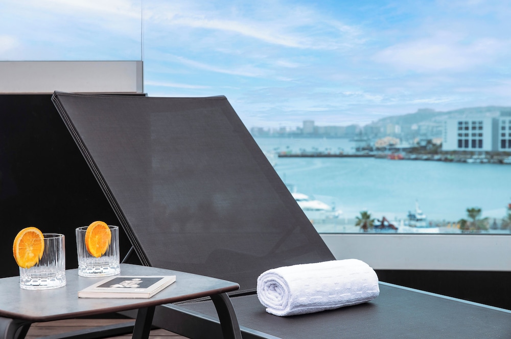 Hotel Puerto de La Luz by Pierre and Vacances — Hotel rooms in Las Palmas, Canary Islands