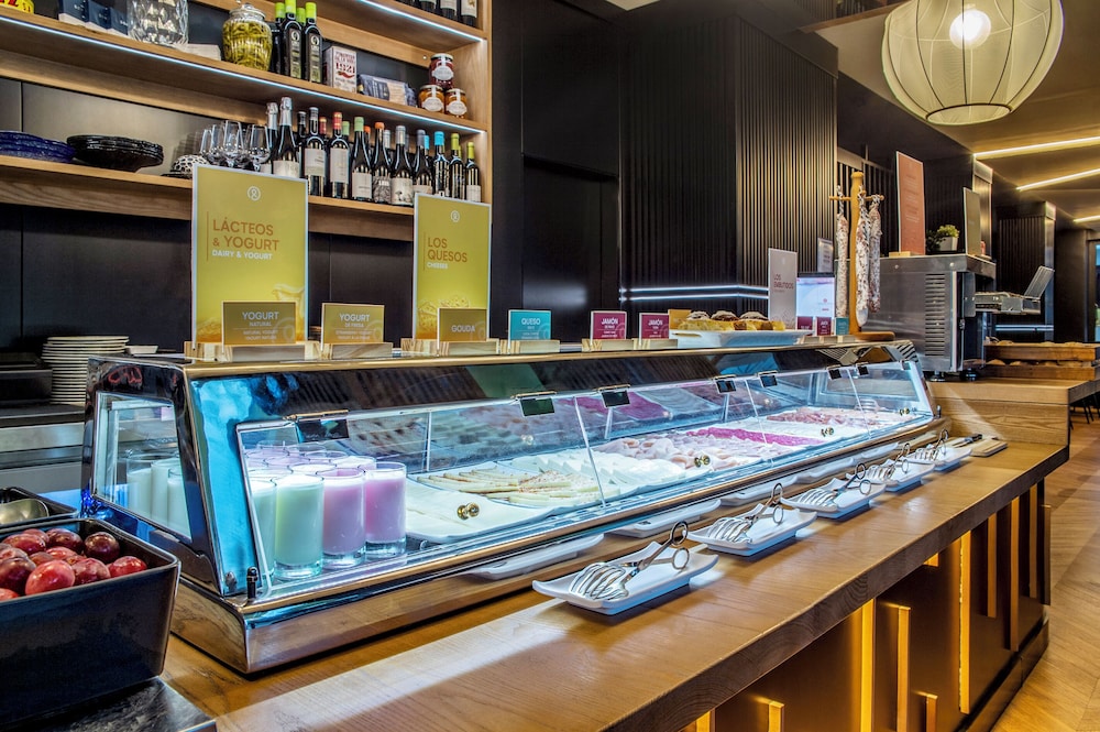 Hotel Puerto de La Luz by Pierre and Vacances — Restaurant & bars in Las Palmas, Canary Islands