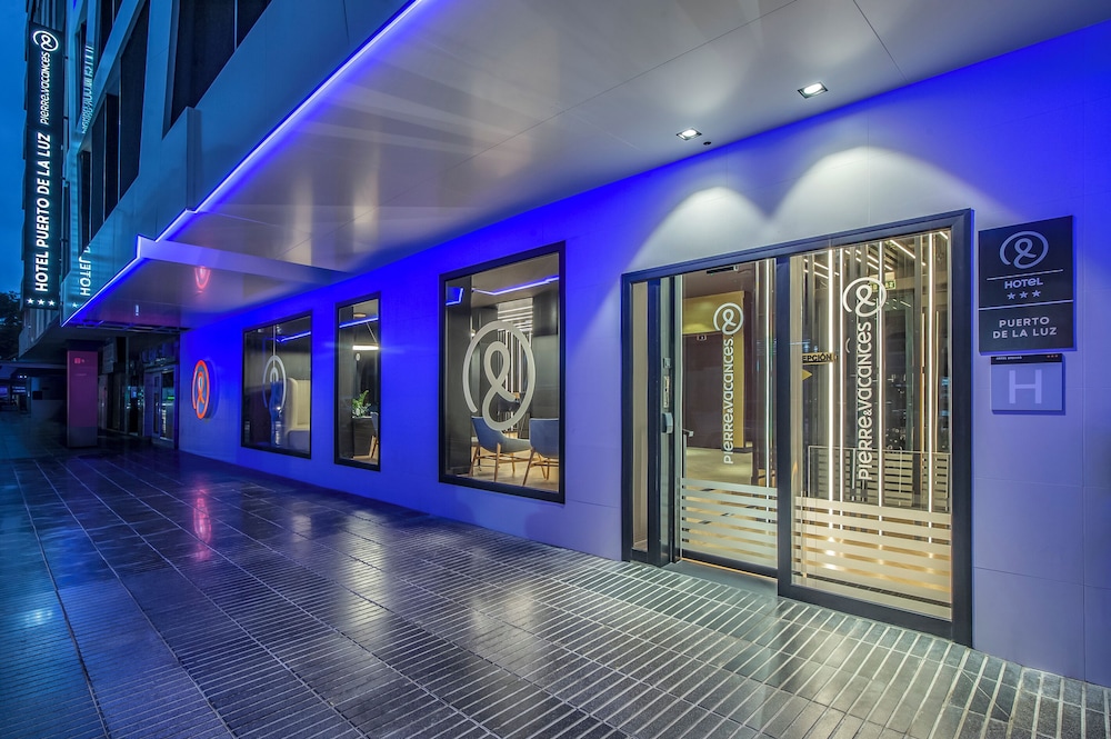 Hotel Puerto de La Luz by Pierre and Vacances — Hotel building in Las Palmas, Canary Islands