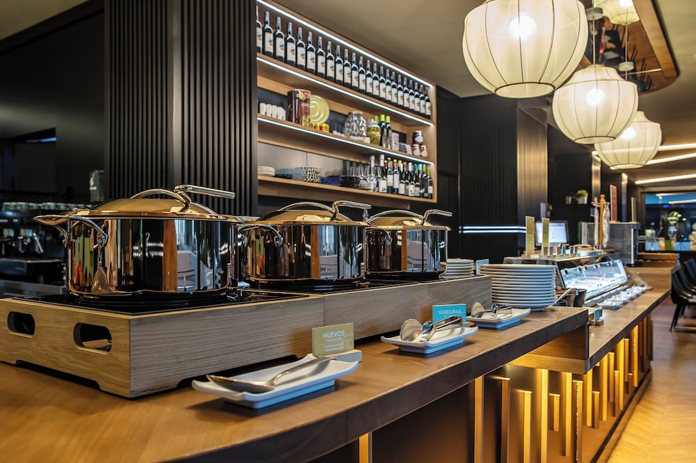 Hotel Puerto de La Luz by Pierre and Vacances — Restaurant & bars in Las Palmas, Canary Islands