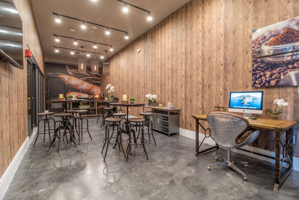 Magic Village Views Trademark Collection by Wyndham — Restaurant & bars in Kissimmee, Florida